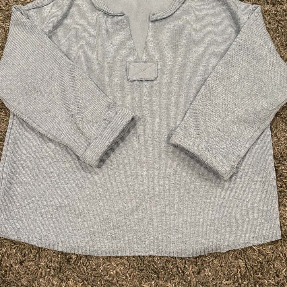 Blu Pepper Notched V-Neck Waffle Knit Henley Top in Blue Grey